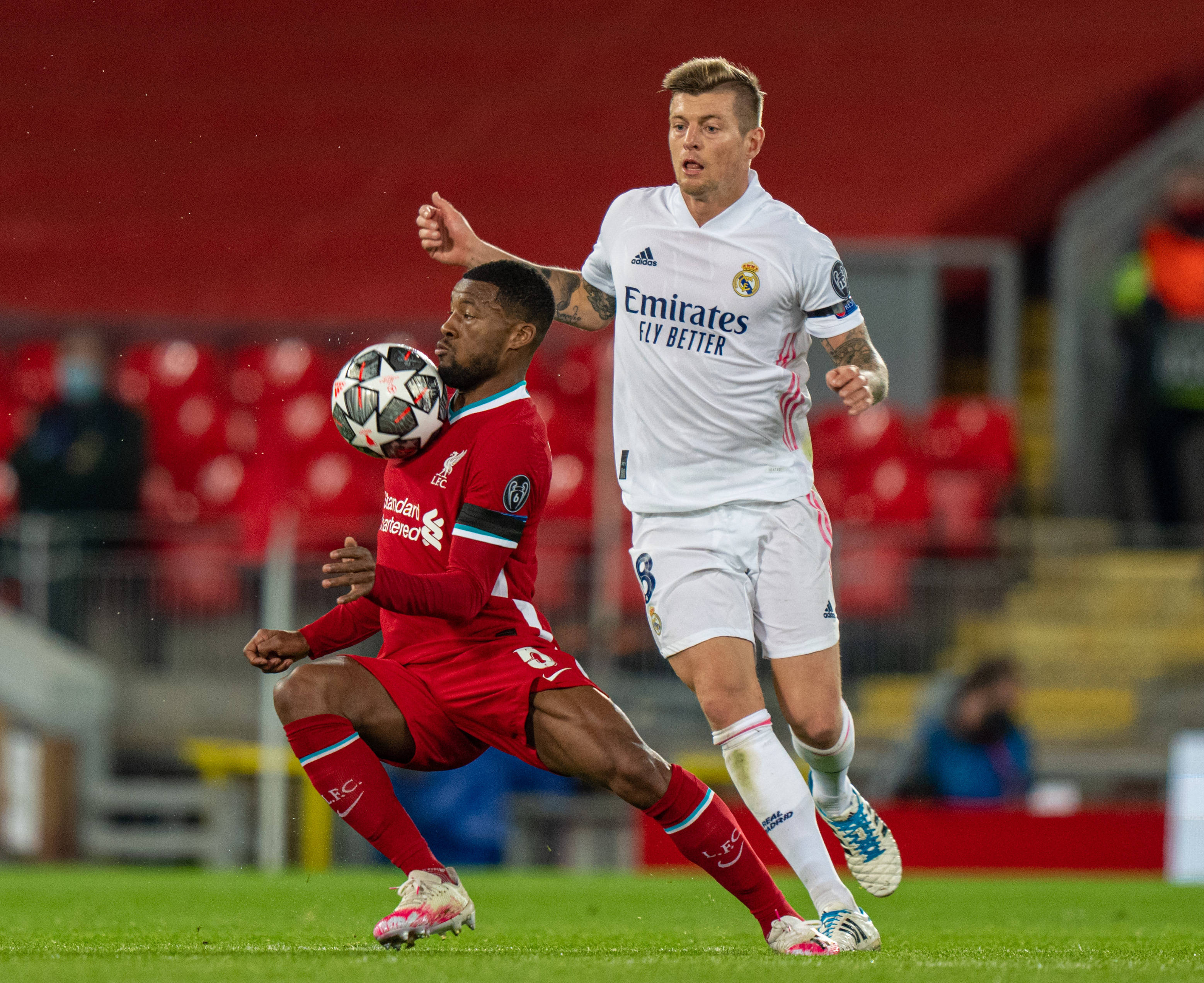 潘喜明打趣：我们训练压力比比赛大，比赛时听不见李导喊什么（潘喜明笑言：训练压力胜过比赛，场上几乎听不清李导指挥）