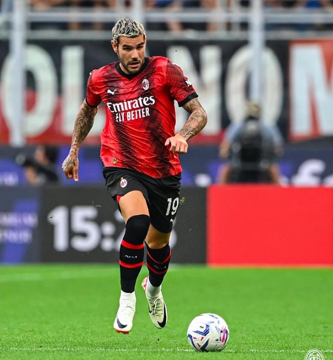 湖人全队苦练备战，官媒晒训练照（湖人全队加练备战，官媒发布训练照）