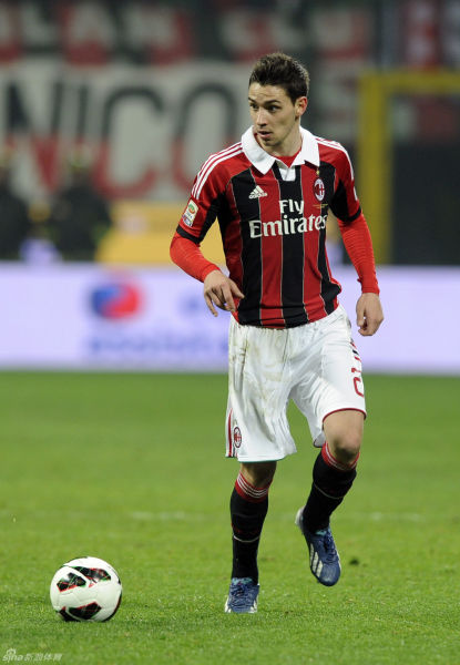 周六西甲裁判安排：科尔德罗将执法巴萨vs奥萨苏纳（西甲周六裁判出炉：科尔德罗执法巴萨对阵奥萨苏纳）