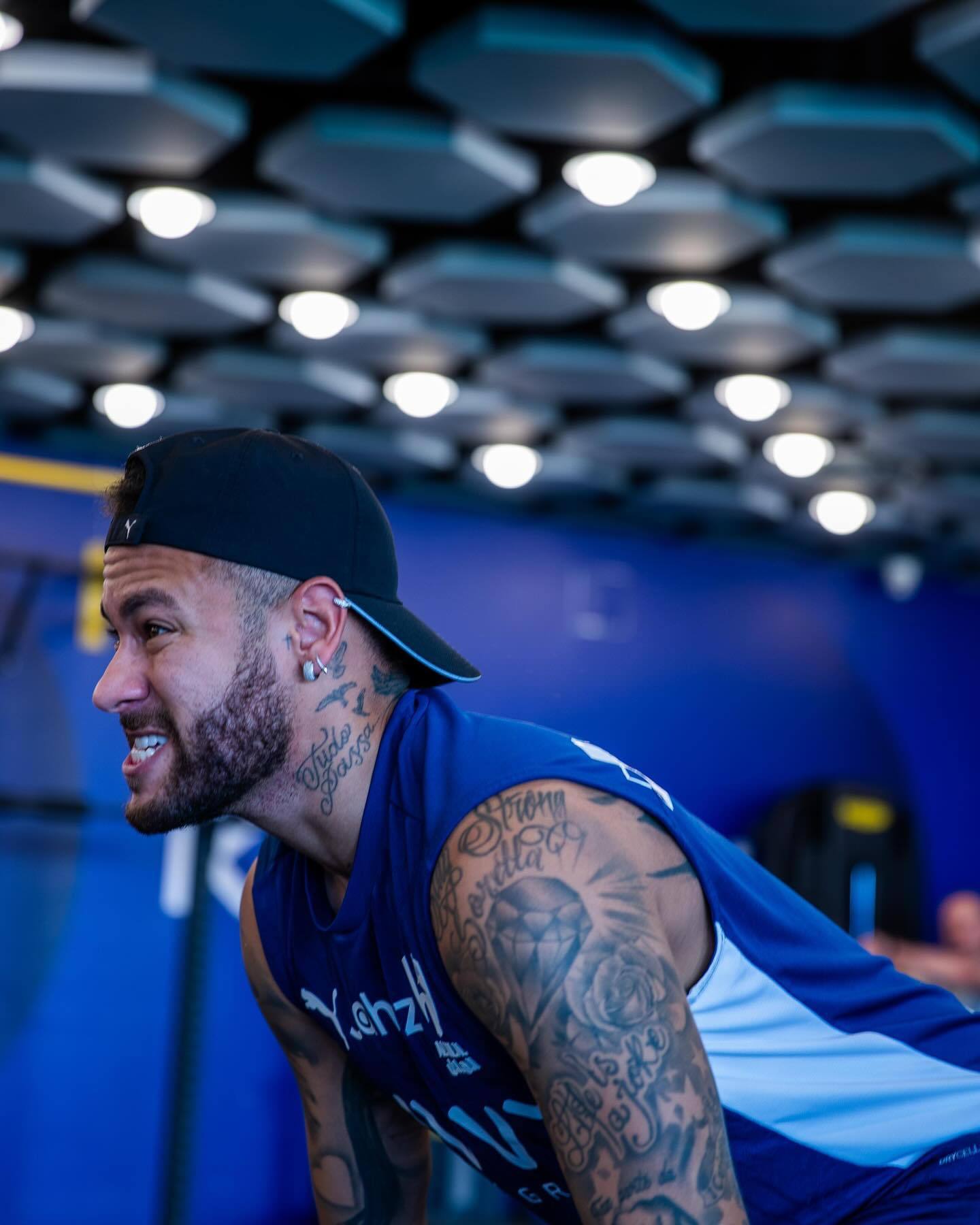 中场大师接受采访金句不断刷屏（中场大师专访金句频出刷爆全网）