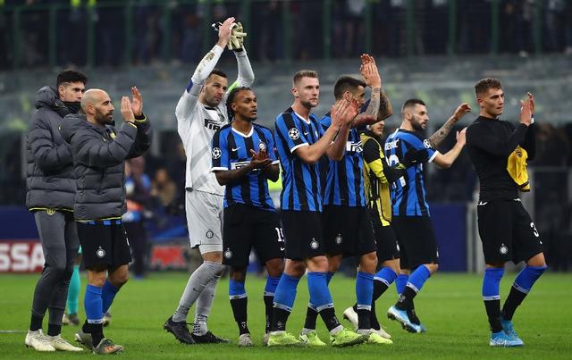 梅西夺冠后发动态庆祝！始终强调团队！还感谢工作人员和管理层！（梅西夺冠后发文庆祝：强调团队并致谢工作人员与管理层）