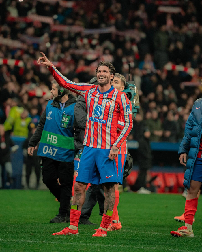 C罗关键进球帮助球队逆转取胜（C罗献关键一击，助球队完成逆转胜）