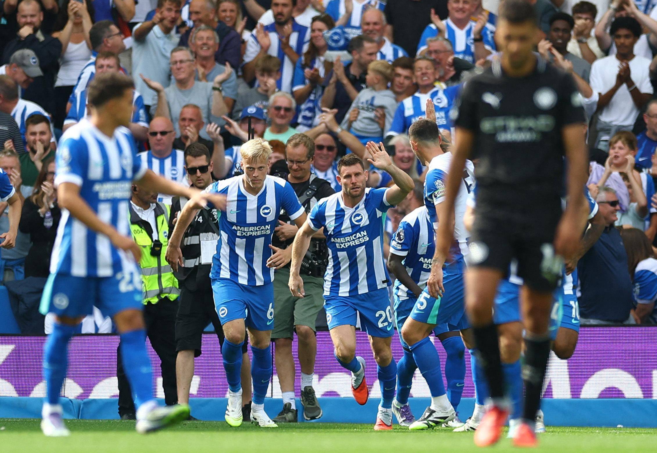 巴萨王者归来！费兰托雷斯帽子戏法领衔三连胜，欧冠复仇战即将打响（巴萨强势回归！费兰·托雷斯戴帽领衔三连胜，欧冠复仇战在即）