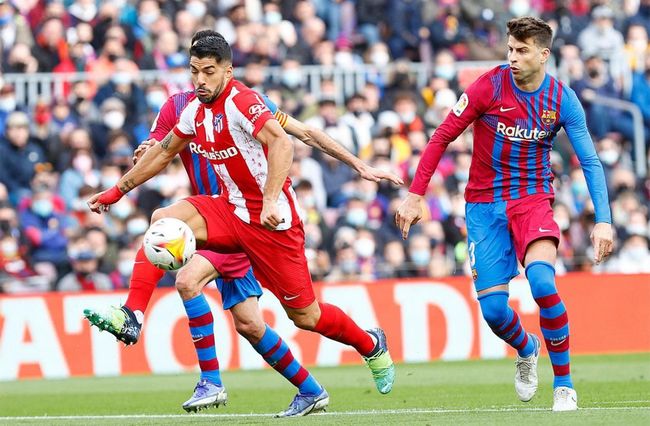 米体：斯帕莱蒂考虑放弃无锋阵，重新启用2名进攻中场+1名中锋（米体：斯帕莱蒂或弃用无锋战术，改用双前腰配单中锋）