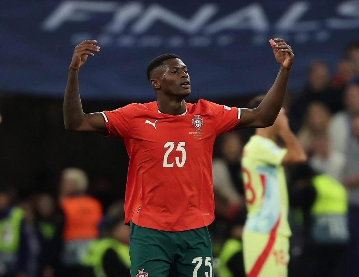 小法：我非常看好国米的路易斯-恩里克，去年还曾尝试签下他（小法：非常欣赏国米的路易斯-恩里克，去年我曾尝试引进他）