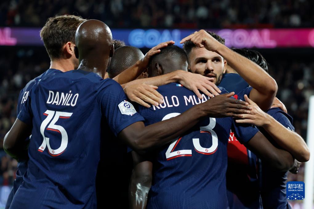 活塞队记：艾维今天可以出战，此前被列入出战成疑名单（活塞记者：艾维今日确认出战，先前曾被列为出战成疑）