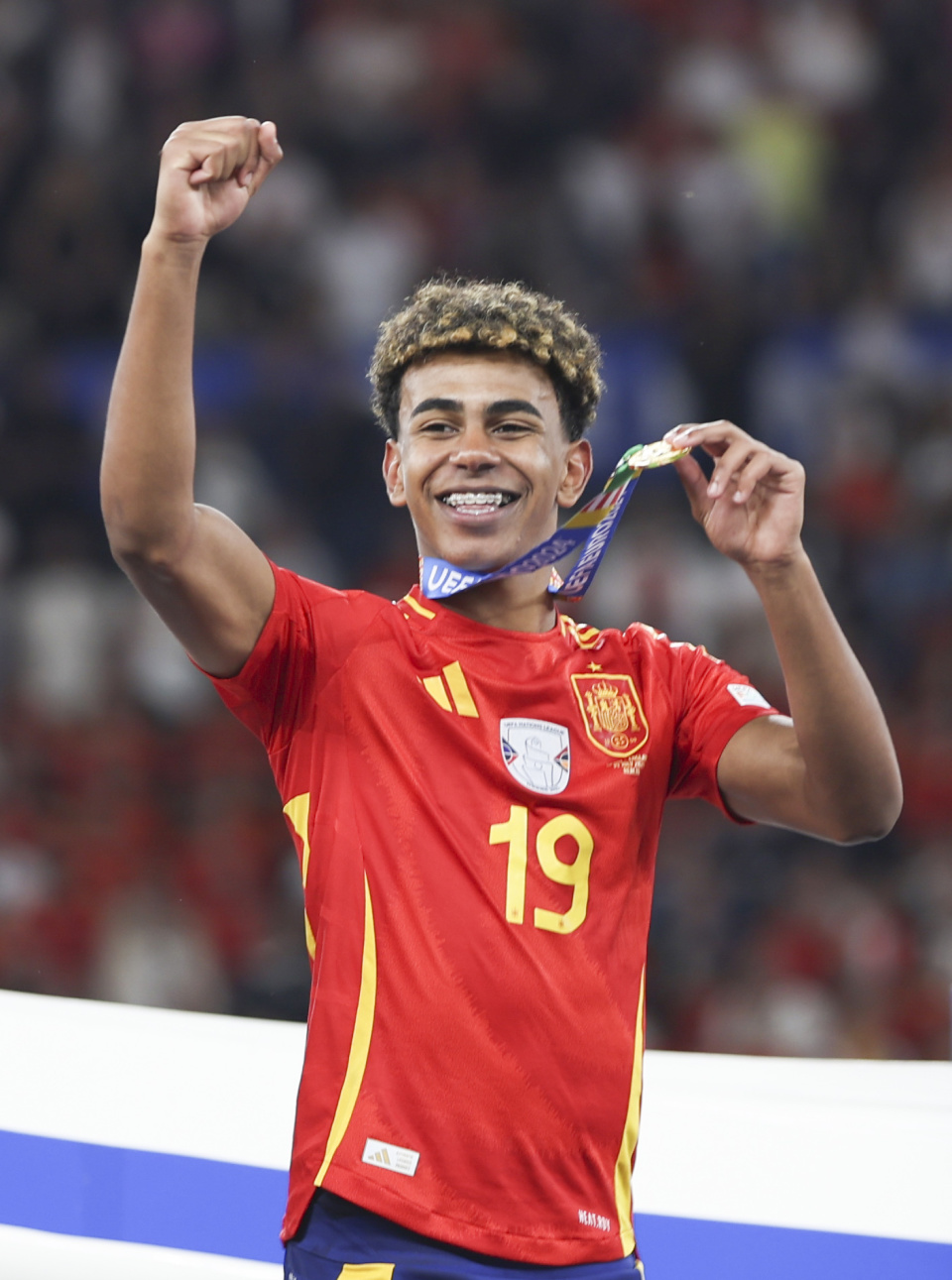 多特蒙德球迷挂横幅，反对海外比赛并攻击西甲高层（多特蒙德球迷打出横幅，抗议海外办赛并抨击西甲管理层）