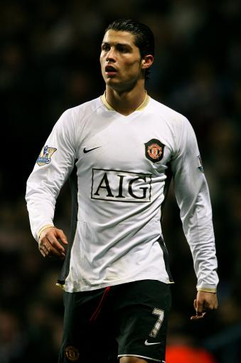 吉达国民总监：伊万-托尼不会在冬窗离开，转会传闻毫无根据（吉达国民总监辟谣：伊万-托尼冬窗留队，转会流言不实）