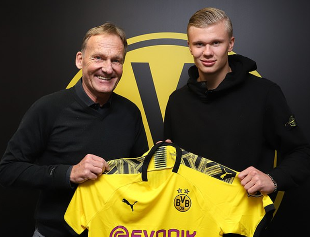 川普狂喜，乡下人乐队将在世界杯抽签仪式结束后表演《YMCA》（川普兴奋不已：乡下人乐队将于世界杯抽签仪式后演唱《YMCA）