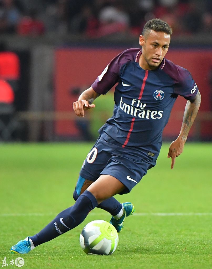 16岁的天空：多特蒙德超新星阿尔伯特本轮青年欧冠集锦（16岁锋芒毕露：多特超新星阿尔伯特青年欧冠本轮高光集锦）