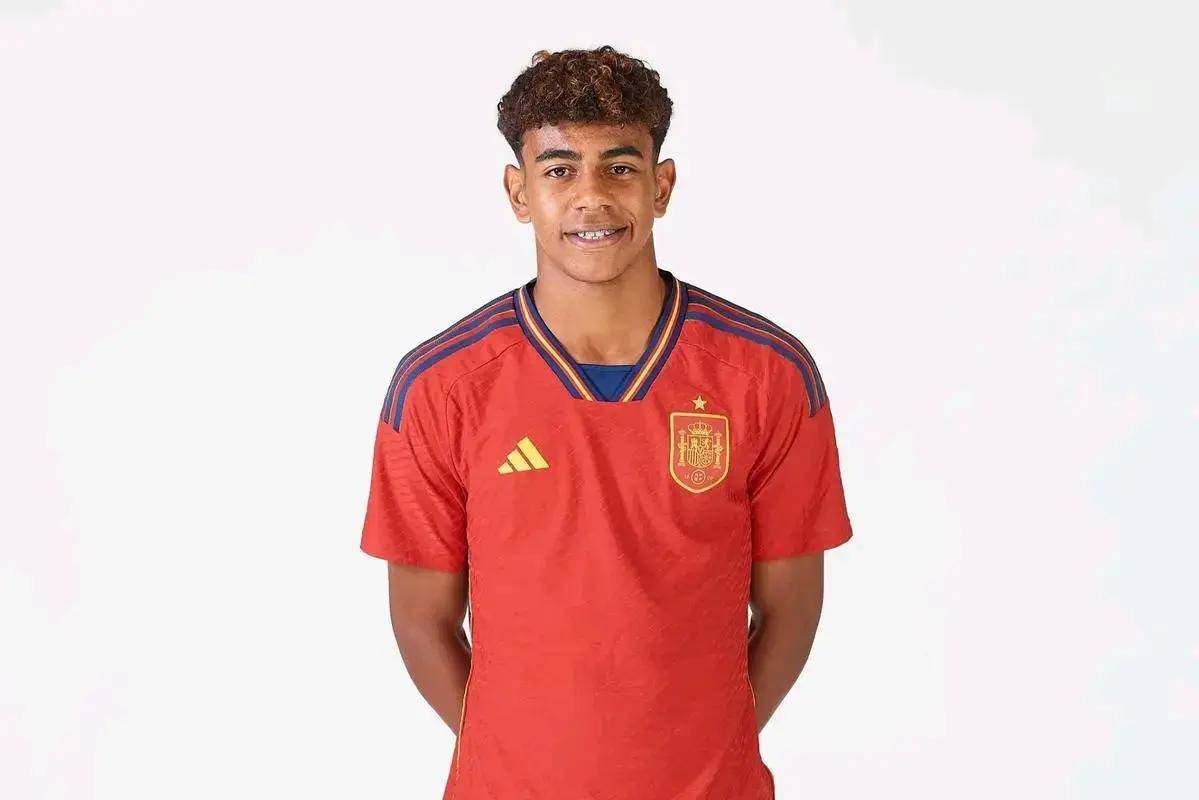 戴维对乌迪内斯的进球被吹越位，但VAR划线似乎存在问题（戴维对阵乌迪内斯进球被判越位，VAR划线判定存疑）