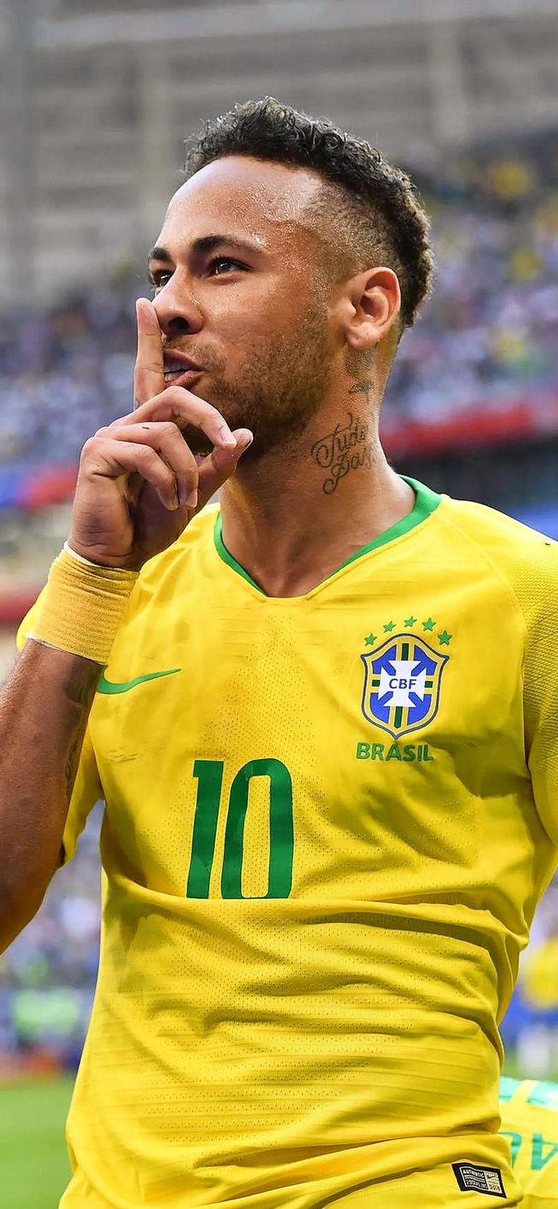 杨晨对话施拉普纳：中国球员不该只为钱踢球，留洋从乙级开始（杨晨与施拉普纳对话：中国球员不应唯钱是图，留洋应从乙级打起）